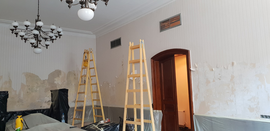 Táskásodott fal kaparása