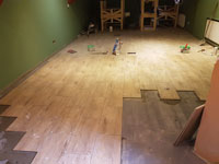 Csempézés közben, fugakeresztek