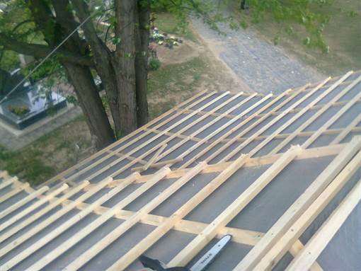 előtető, fólia, fa szerkezet