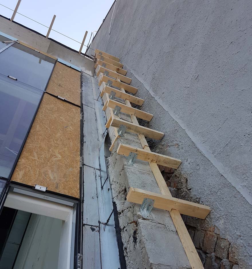 Side of roof, the edge of panorama window and the firewall