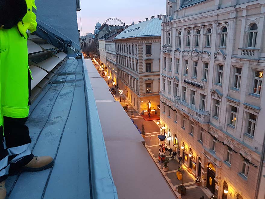 Wine-red sintered aluminium tin roof
